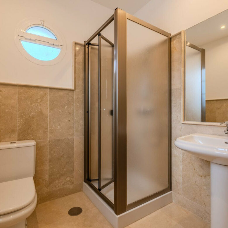 FOR SALE 🏡 Frontline Golf Four-Bedroom Villa with Pool on a Large Plot – San Roque Club, San Roque 🇪🇸