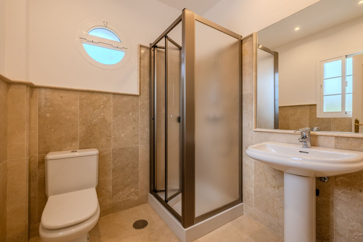 FOR SALE 🏡 Frontline Golf Four-Bedroom Villa with Pool on a Large Plot – San Roque Club, San Roque 🇪🇸