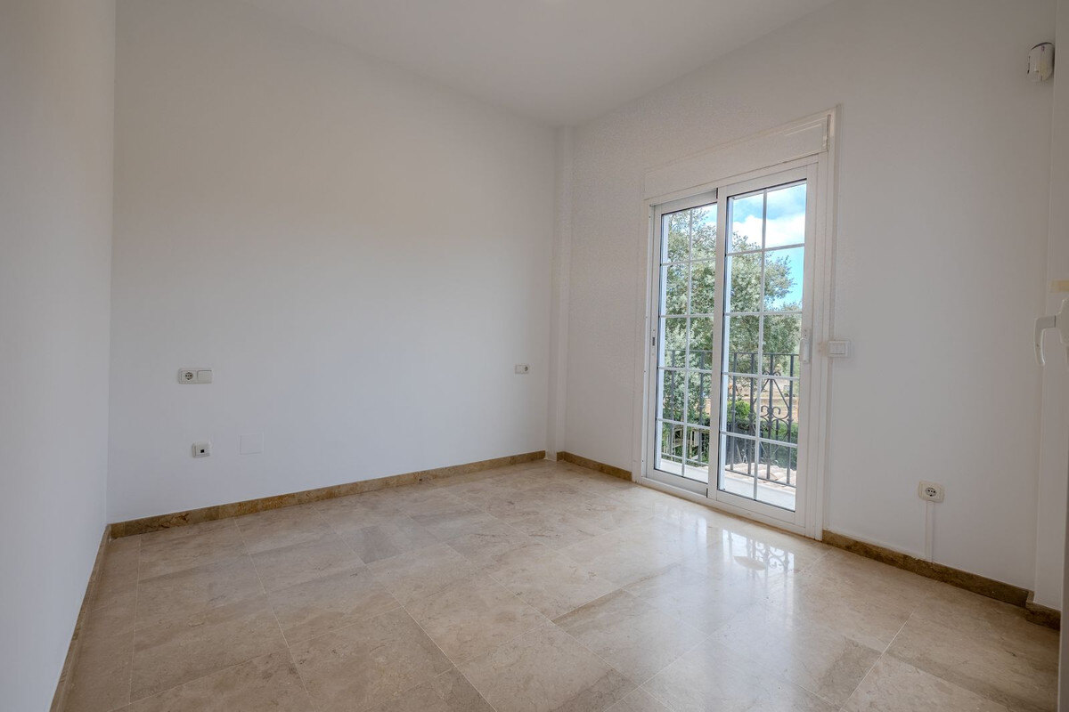 FOR SALE 🏡 Frontline Golf Four-Bedroom Villa with Pool on a Large Plot – San Roque Club, San Roque 🇪🇸