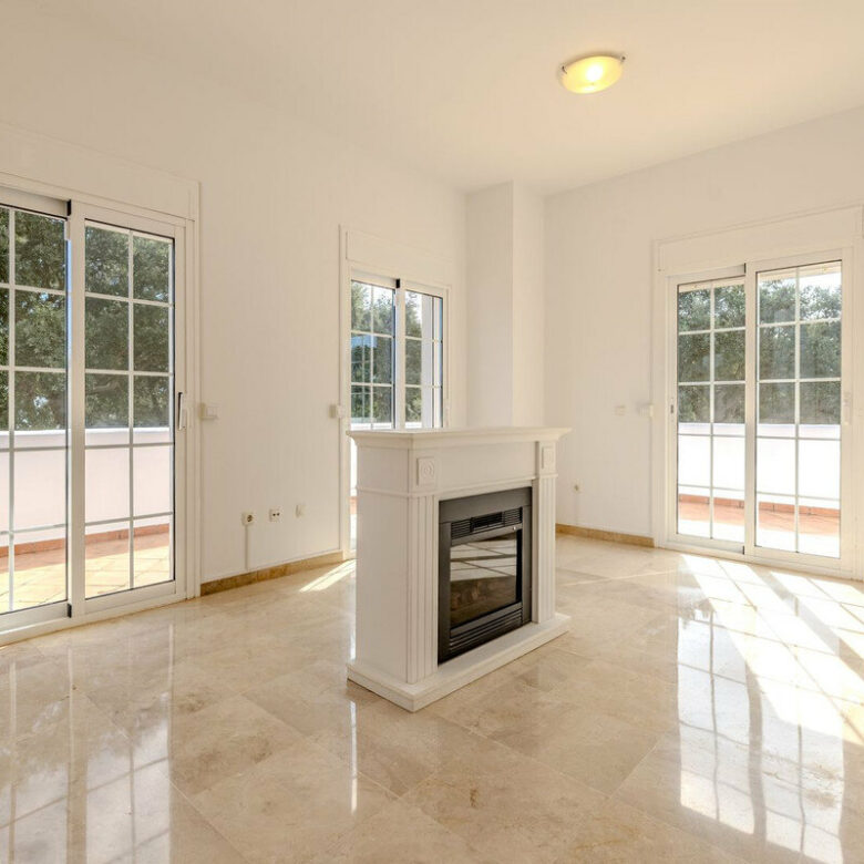 FOR SALE 🏡 Frontline Golf Four-Bedroom Villa with Pool on a Large Plot – San Roque Club, San Roque 🇪🇸