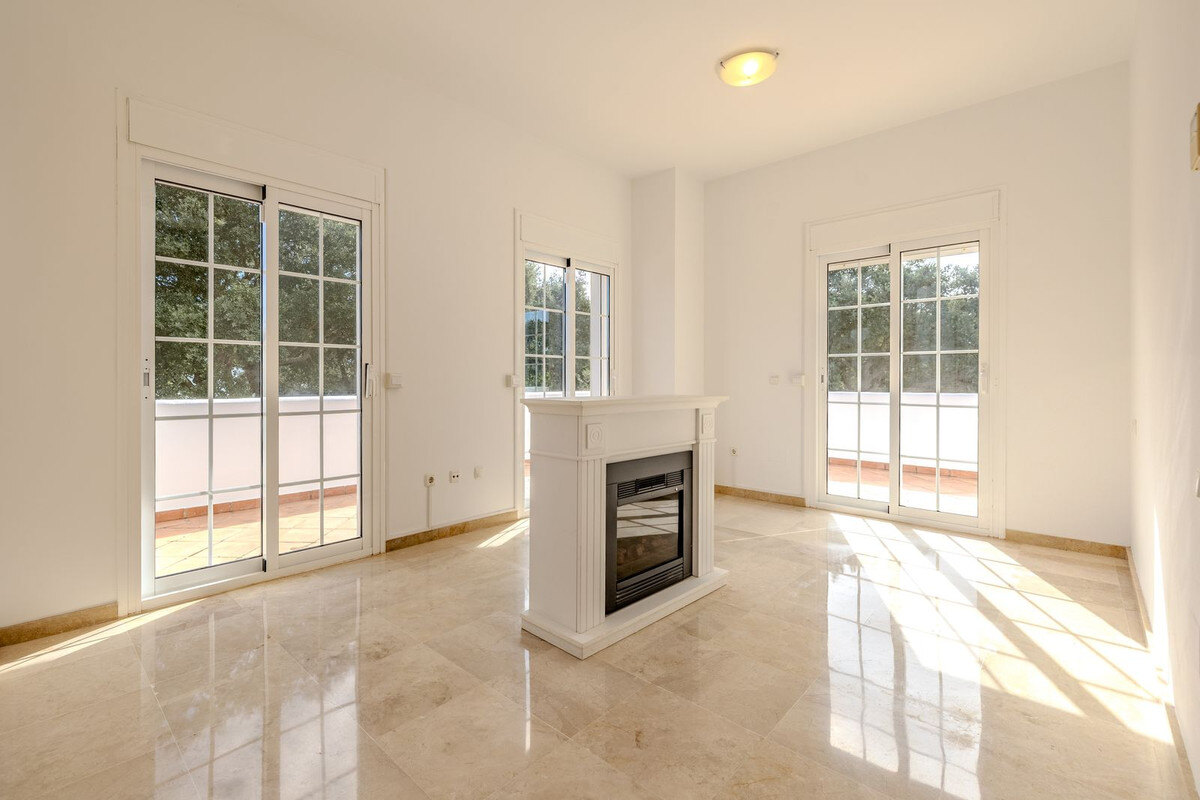 FOR SALE 🏡 Frontline Golf Four-Bedroom Villa with Pool on a Large Plot – San Roque Club, San Roque 🇪🇸