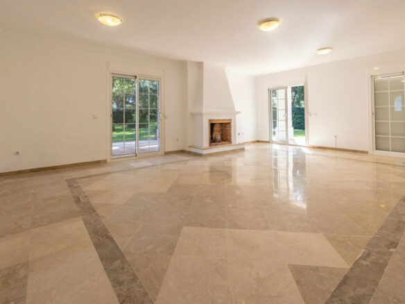 FOR SALE 🏡 Frontline Golf Four-Bedroom Villa with Pool on a Large Plot – San Roque Club, San Roque 🇪🇸
