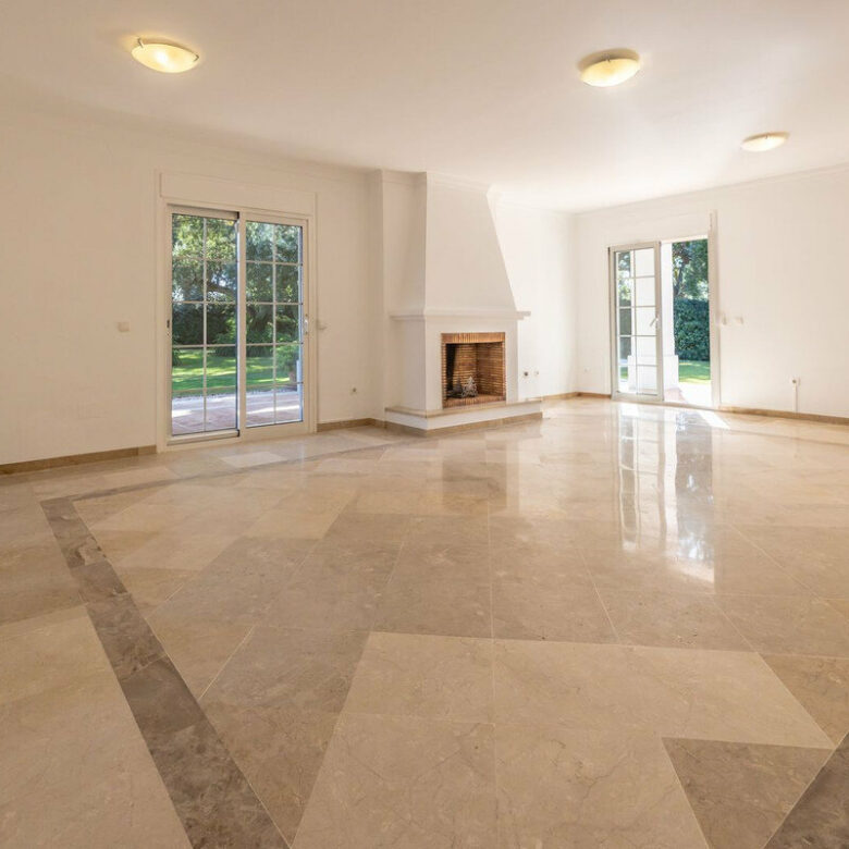 FOR SALE 🏡 Frontline Golf Four-Bedroom Villa with Pool on a Large Plot – San Roque Club, San Roque 🇪🇸