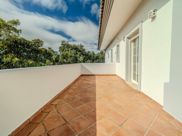 FOR SALE 🏡 Frontline Golf Four-Bedroom Villa with Pool on a Large Plot – San Roque Club, San Roque 🇪🇸