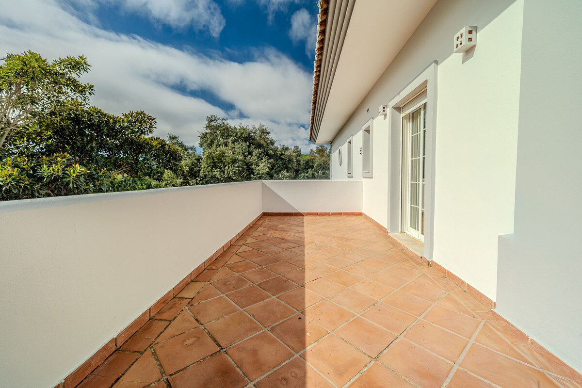 FOR SALE 🏡 Frontline Golf Four-Bedroom Villa with Pool on a Large Plot – San Roque Club, San Roque 🇪🇸