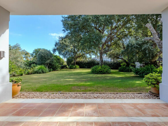 FOR SALE 🏡 Frontline Golf Four-Bedroom Villa with Pool on a Large Plot – San Roque Club, San Roque 🇪🇸