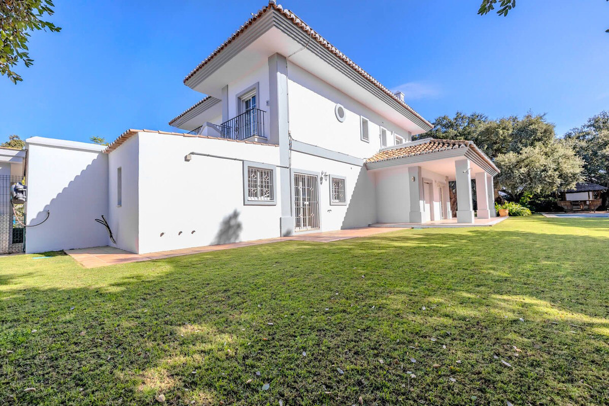FOR SALE 🏡 Frontline Golf Four-Bedroom Villa with Pool on a Large Plot – San Roque Club, San Roque 🇪🇸