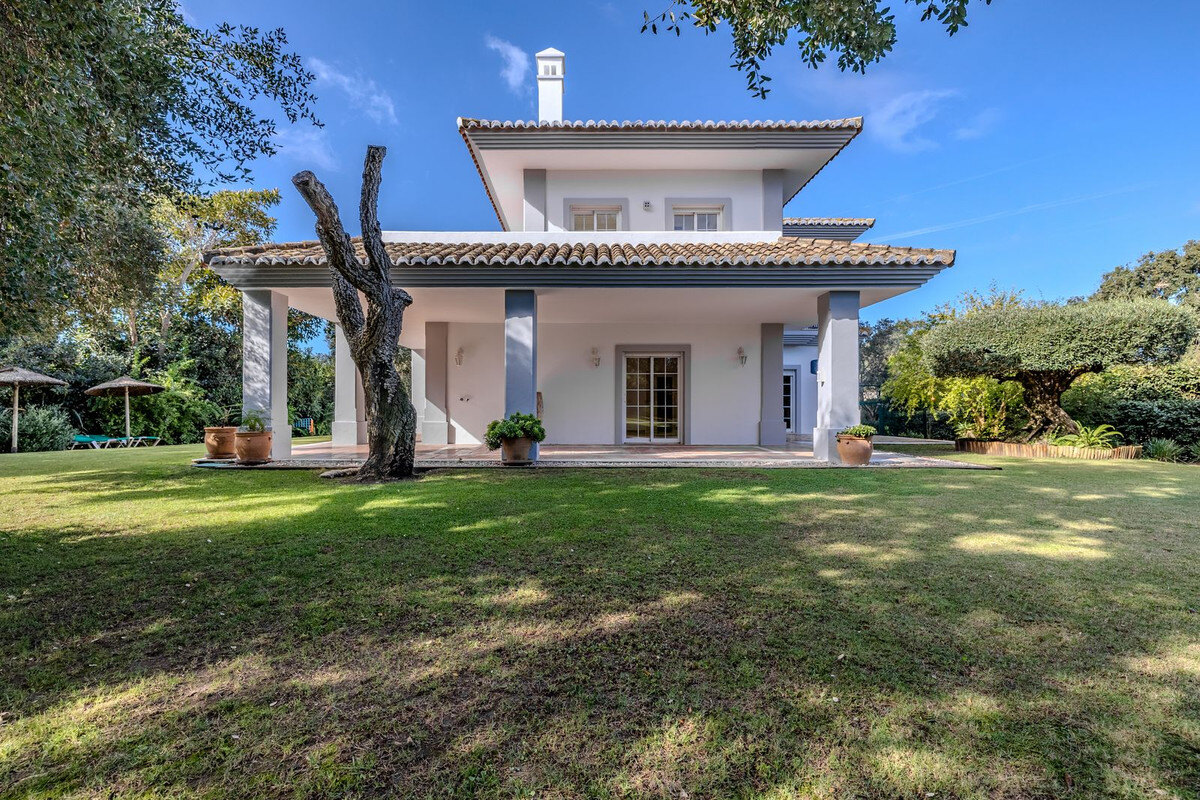 FOR SALE 🏡 Frontline Golf Four-Bedroom Villa with Pool on a Large Plot – San Roque Club, San Roque 🇪🇸