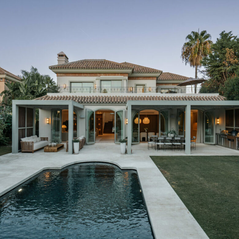 FOR SALE 🏡 Five-Bedroom Mediterranean Villa with Pool, Gym and Sauna in the Golf Valley – Nueva Andalucía, Marbella 🇪🇸