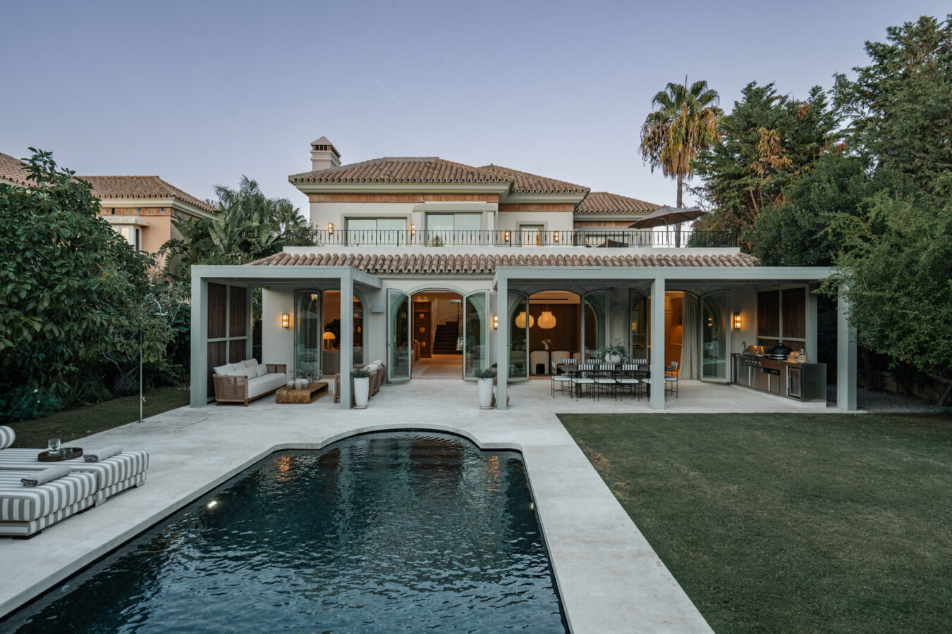 FOR SALE 🏡 Five-Bedroom Mediterranean Villa with Pool, Gym and Sauna in the Golf Valley – Nueva Andalucía, Marbella 🇪🇸