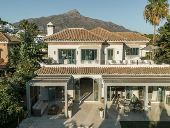 FOR SALE 🏡 Five-Bedroom Mediterranean Villa with Pool, Gym and Sauna in the Golf Valley – Nueva Andalucía, Marbella 🇪🇸
