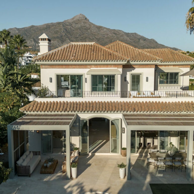 FOR SALE 🏡 Five-Bedroom Mediterranean Villa with Pool, Gym and Sauna in the Golf Valley – Nueva Andalucía, Marbella 🇪🇸