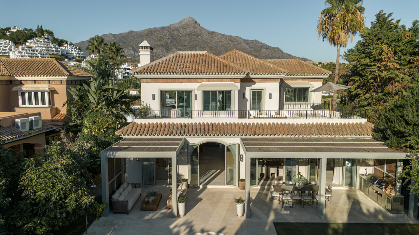 FOR SALE 🏡 Five-Bedroom Mediterranean Villa with Pool, Gym and Sauna in the Golf Valley – Nueva Andalucía, Marbella 🇪🇸