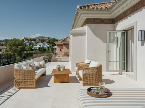 FOR SALE 🏡 Five-Bedroom Mediterranean Villa with Pool, Gym and Sauna in the Golf Valley – Nueva Andalucía, Marbella 🇪🇸