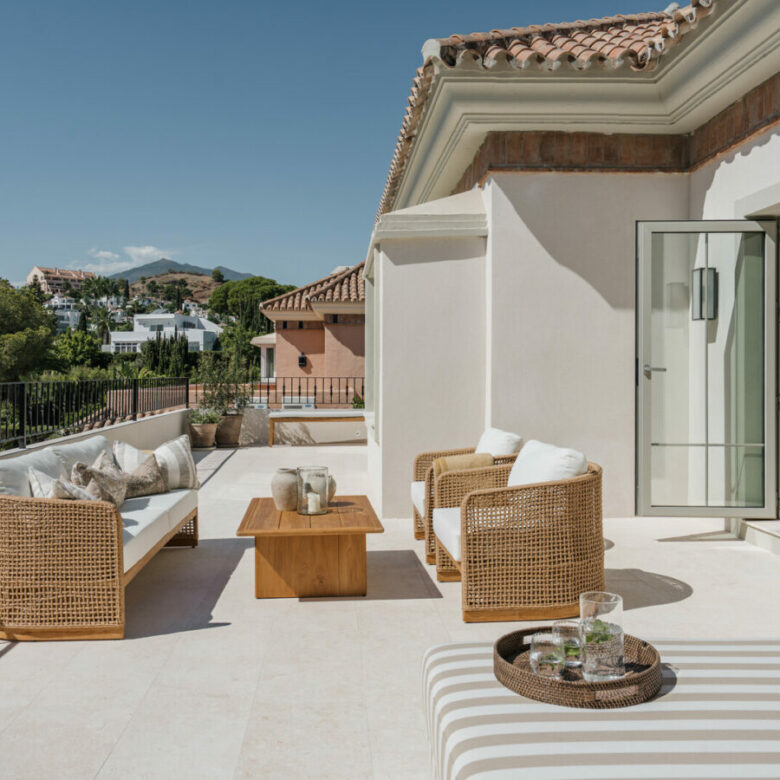 FOR SALE 🏡 Five-Bedroom Mediterranean Villa with Pool, Gym and Sauna in the Golf Valley – Nueva Andalucía, Marbella 🇪🇸