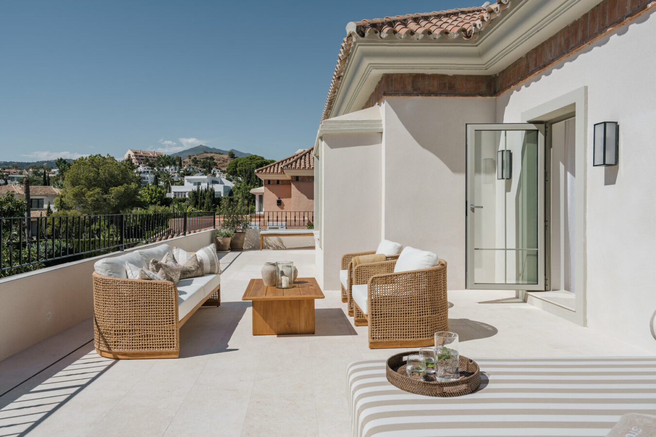 FOR SALE 🏡 Five-Bedroom Mediterranean Villa with Pool, Gym and Sauna in the Golf Valley – Nueva Andalucía, Marbella 🇪🇸