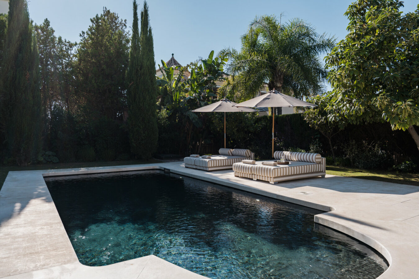 FOR SALE 🏡 Five-Bedroom Mediterranean Villa with Pool, Gym and Sauna in the Golf Valley – Nueva Andalucía, Marbella 🇪🇸