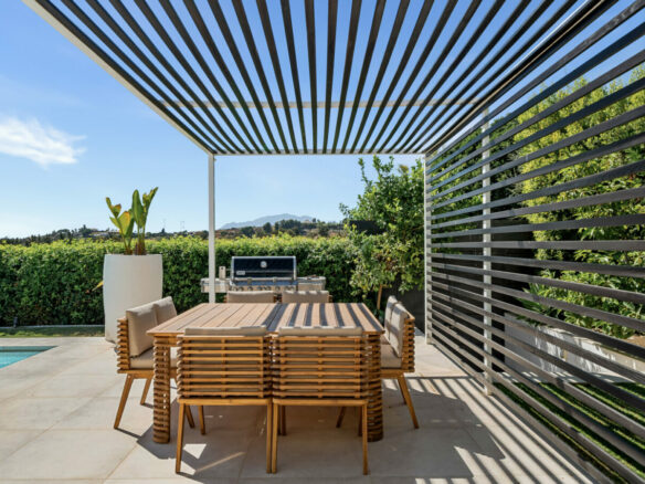 FOR SALE 🏡 New Frontline Golf Villa with Infinity Pool, Cinema and Rooftop Jacuzzi – Golf Valley, Nueva Andalucía, Marbella 🇪🇸
