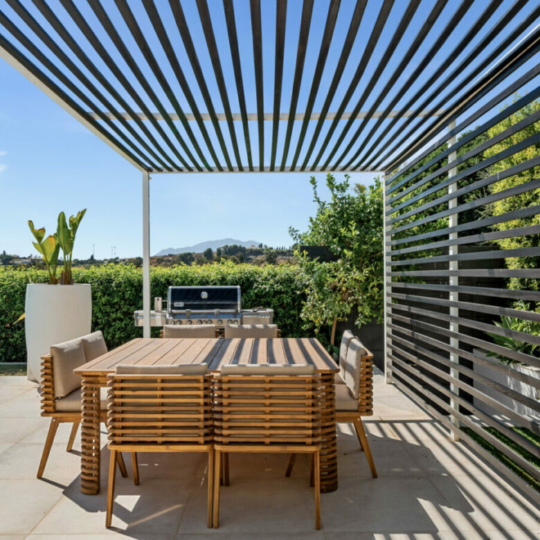FOR SALE 🏡 New Frontline Golf Villa with Infinity Pool, Cinema and Rooftop Jacuzzi – Golf Valley, Nueva Andalucía, Marbella 🇪🇸