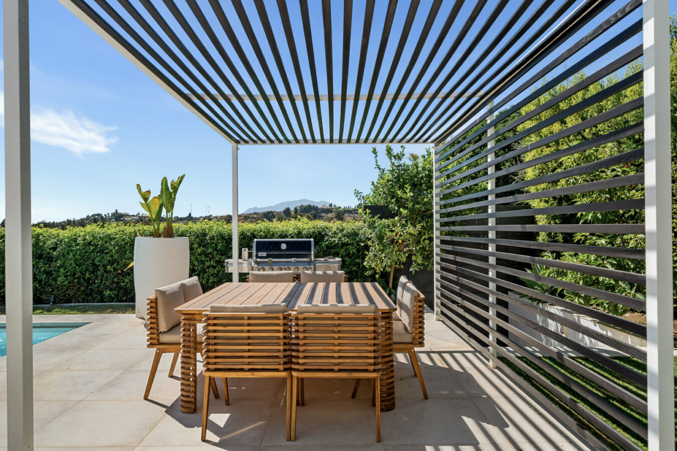 FOR SALE 🏡 New Frontline Golf Villa with Infinity Pool, Cinema and Rooftop Jacuzzi – Golf Valley, Nueva Andalucía, Marbella 🇪🇸