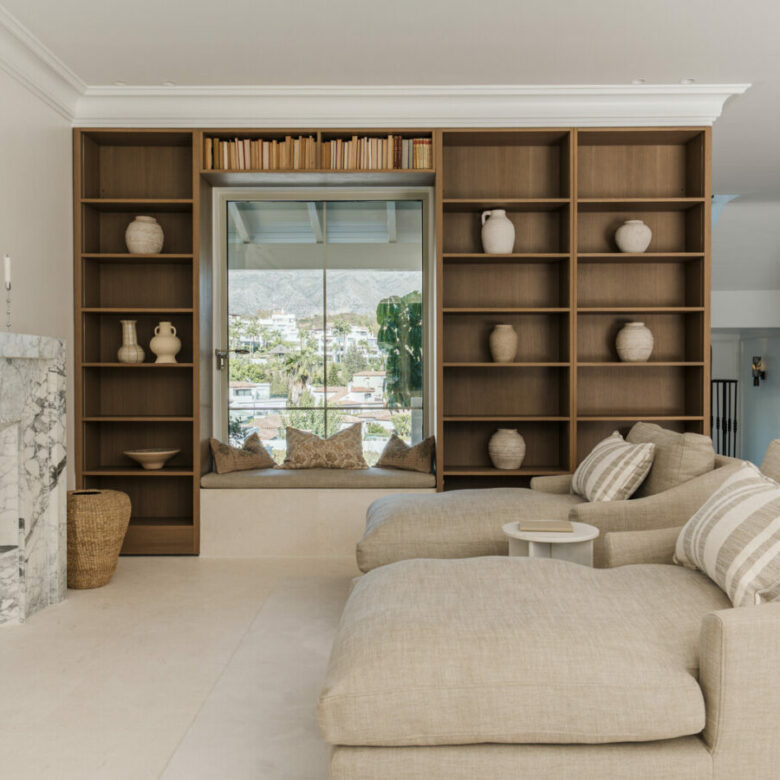 FOR SALE 🏡 Five-Bedroom Mediterranean Villa with Pool, Gym and Sauna in the Golf Valley – Nueva Andalucía, Marbella 🇪🇸