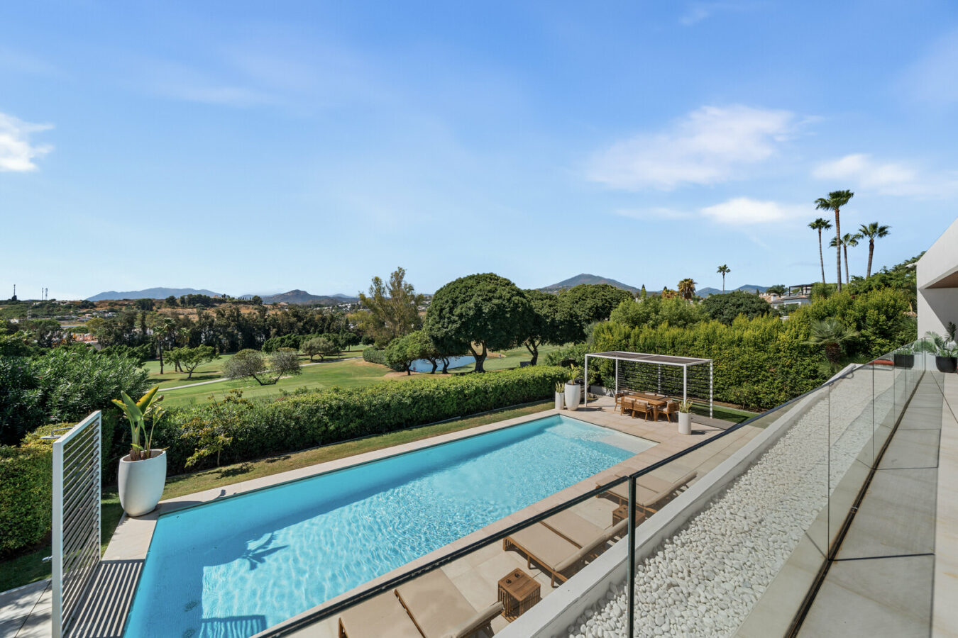 FOR SALE 🏡 New Frontline Golf Villa with Infinity Pool, Cinema and Rooftop Jacuzzi – Golf Valley, Nueva Andalucía, Marbella 🇪🇸