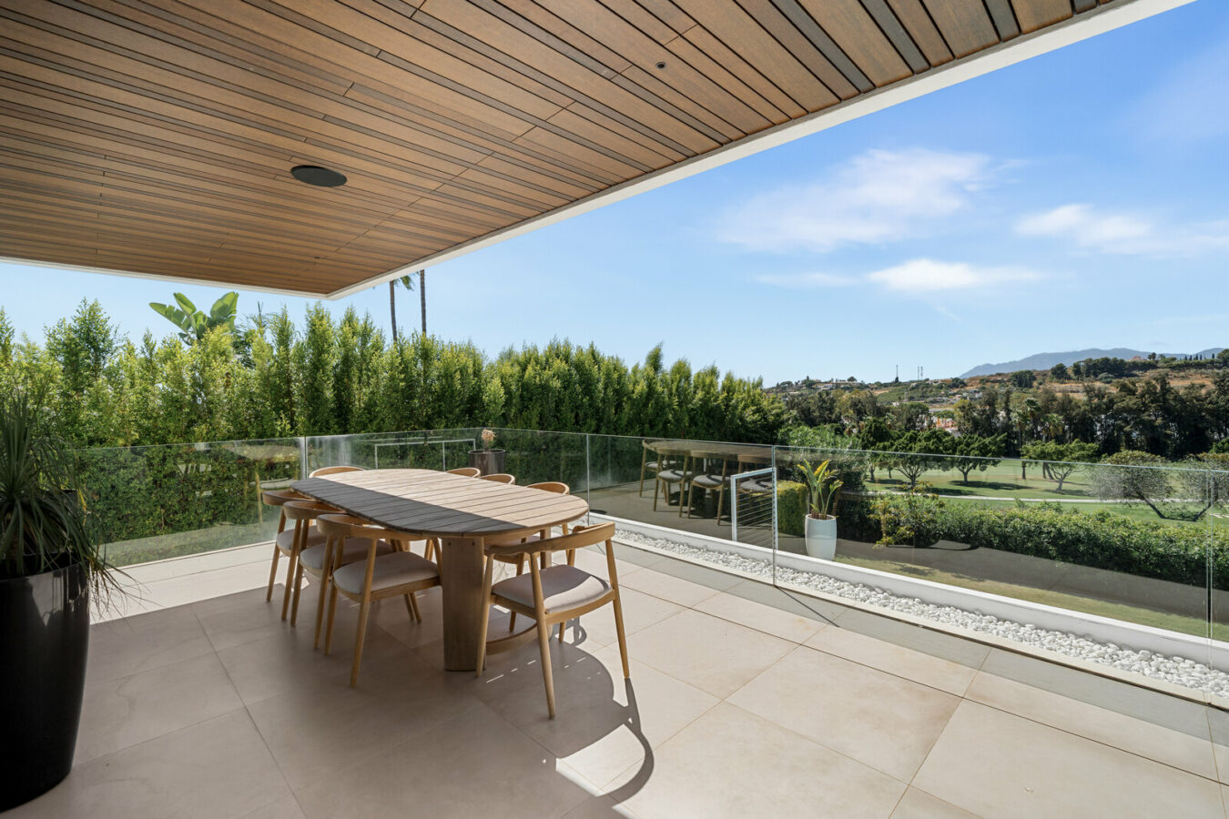 FOR SALE 🏡 New Frontline Golf Villa with Infinity Pool, Cinema and Rooftop Jacuzzi – Golf Valley, Nueva Andalucía, Marbella 🇪🇸