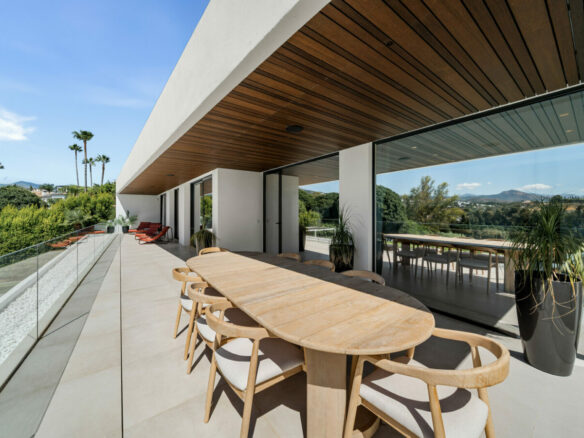 FOR SALE 🏡 New Frontline Golf Villa with Infinity Pool, Cinema and Rooftop Jacuzzi – Golf Valley, Nueva Andalucía, Marbella 🇪🇸