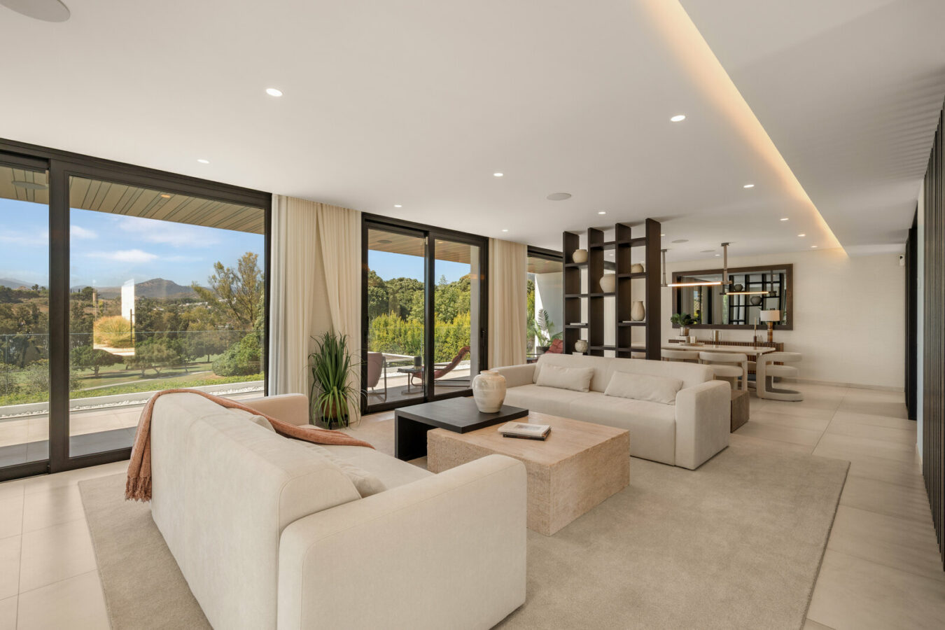 FOR SALE 🏡 New Frontline Golf Villa with Infinity Pool, Cinema and Rooftop Jacuzzi – Golf Valley, Nueva Andalucía, Marbella 🇪🇸