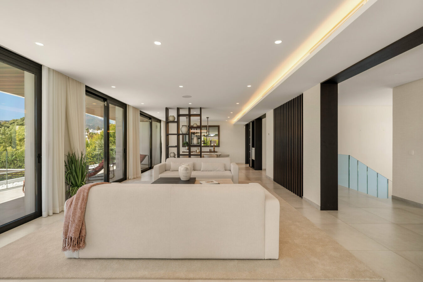 FOR SALE 🏡 New Frontline Golf Villa with Infinity Pool, Cinema and Rooftop Jacuzzi – Golf Valley, Nueva Andalucía, Marbella 🇪🇸