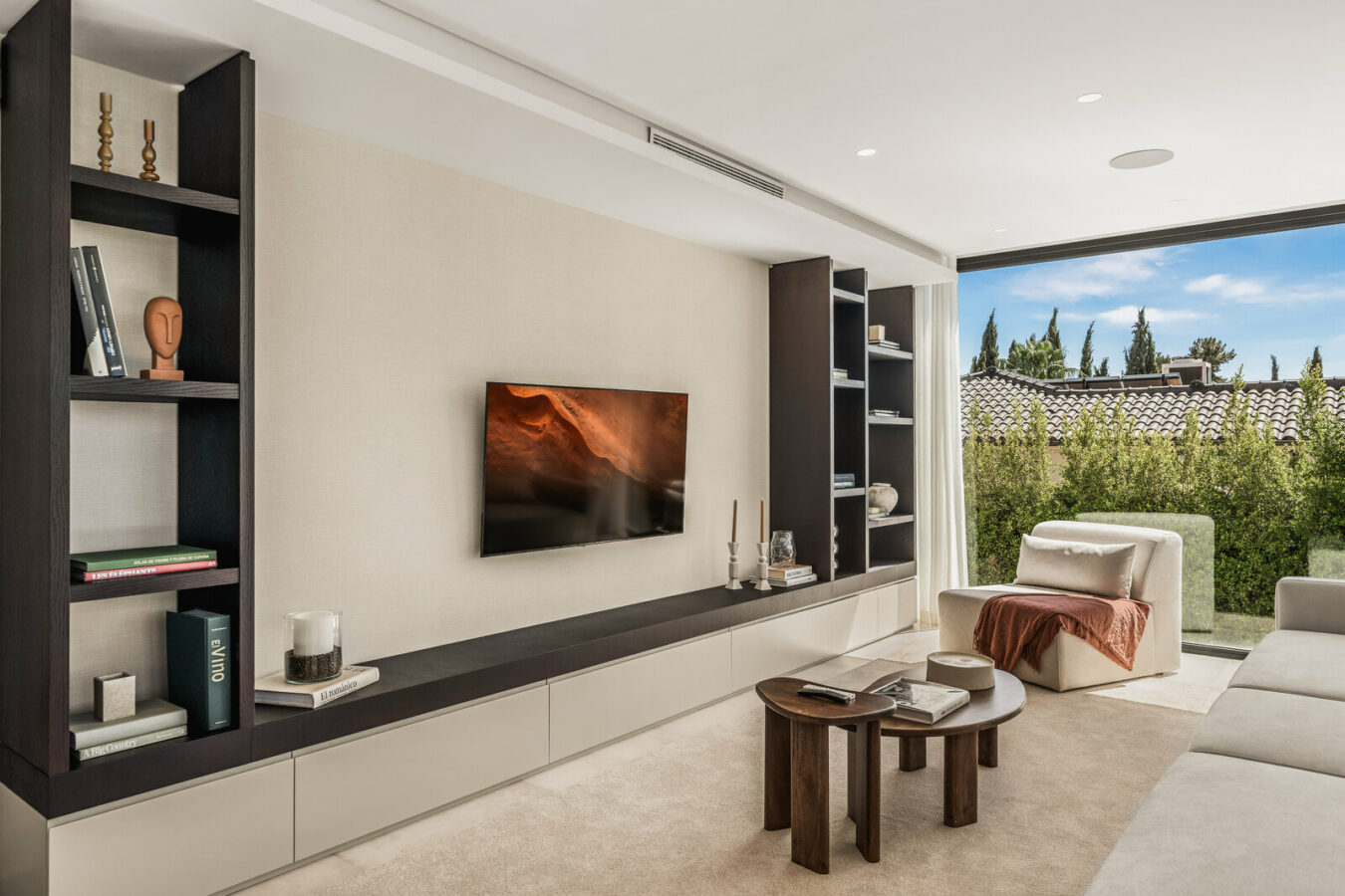 FOR SALE 🏡 New Frontline Golf Villa with Infinity Pool, Cinema and Rooftop Jacuzzi – Golf Valley, Nueva Andalucía, Marbella 🇪🇸