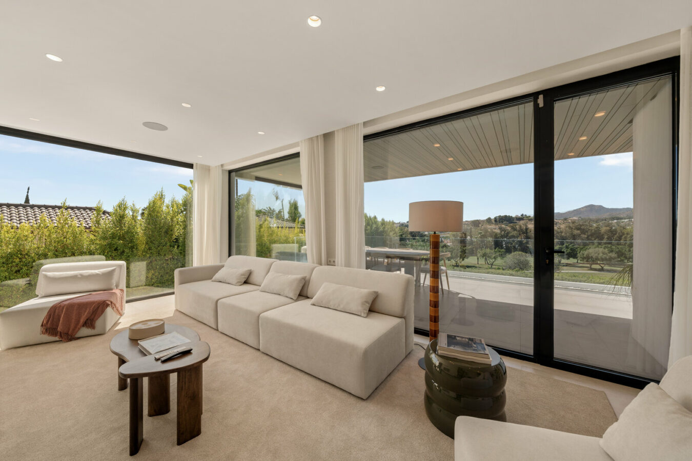 FOR SALE 🏡 New Frontline Golf Villa with Infinity Pool, Cinema and Rooftop Jacuzzi – Golf Valley, Nueva Andalucía, Marbella 🇪🇸