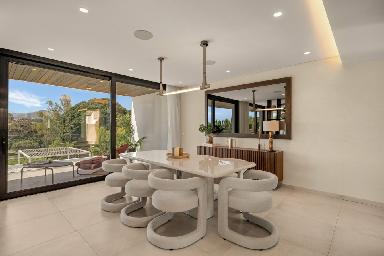 FOR SALE 🏡 New Frontline Golf Villa with Infinity Pool, Cinema and Rooftop Jacuzzi – Golf Valley, Nueva Andalucía, Marbella 🇪🇸