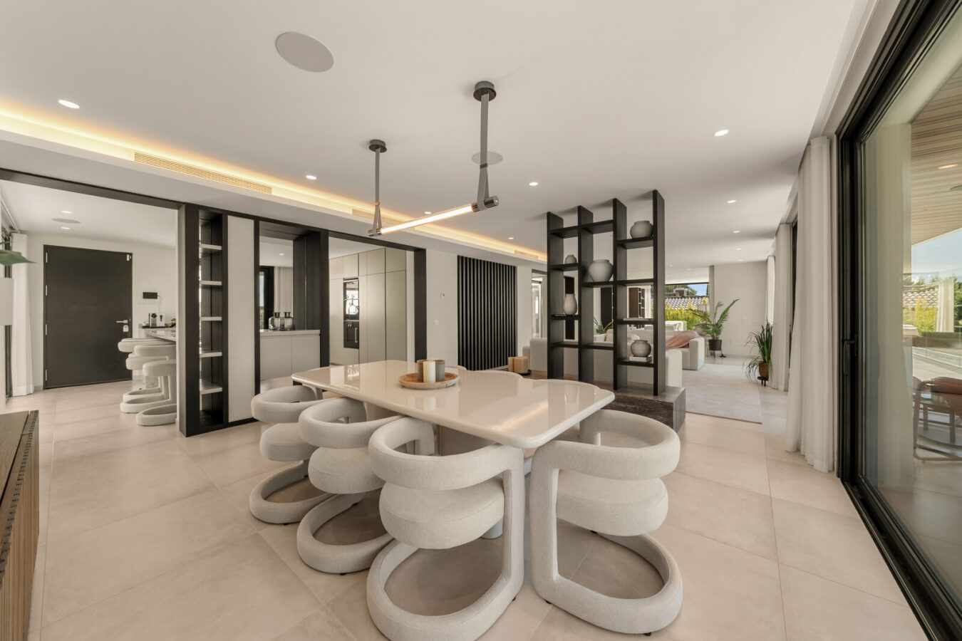 FOR SALE 🏡 New Frontline Golf Villa with Infinity Pool, Cinema and Rooftop Jacuzzi – Golf Valley, Nueva Andalucía, Marbella 🇪🇸