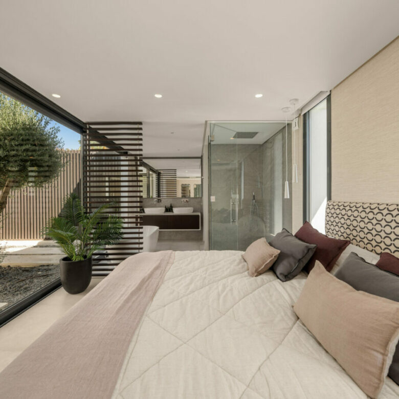 FOR SALE 🏡 New Frontline Golf Villa with Infinity Pool, Cinema and Rooftop Jacuzzi – Golf Valley, Nueva Andalucía, Marbella 🇪🇸