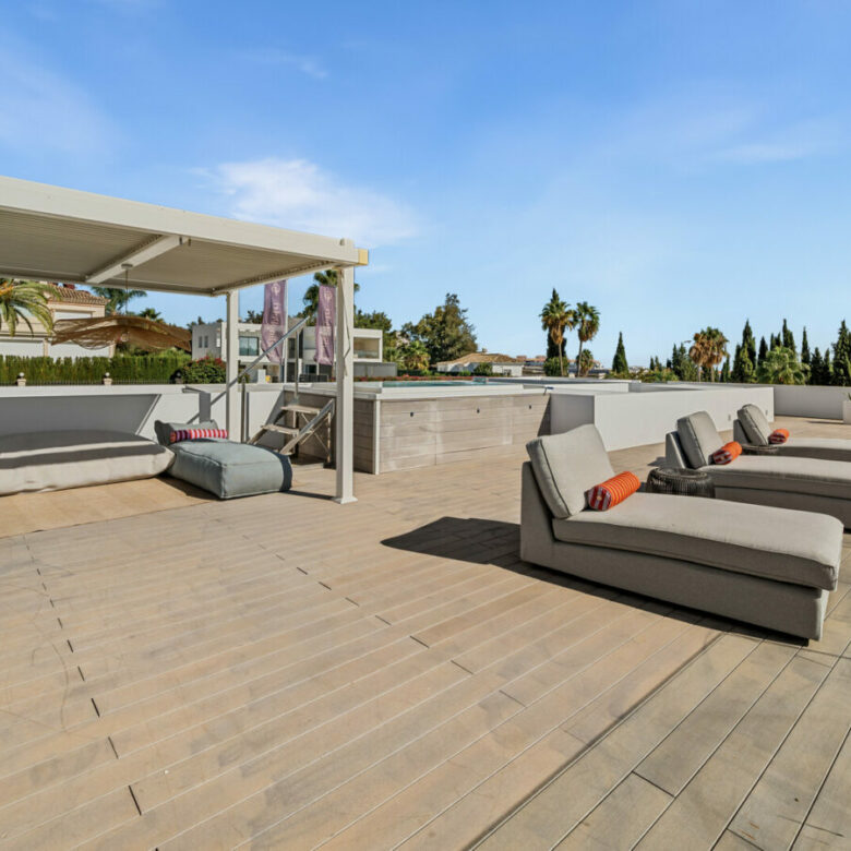 FOR SALE 🏡 New Frontline Golf Villa with Infinity Pool, Cinema and Rooftop Jacuzzi – Golf Valley, Nueva Andalucía, Marbella 🇪🇸