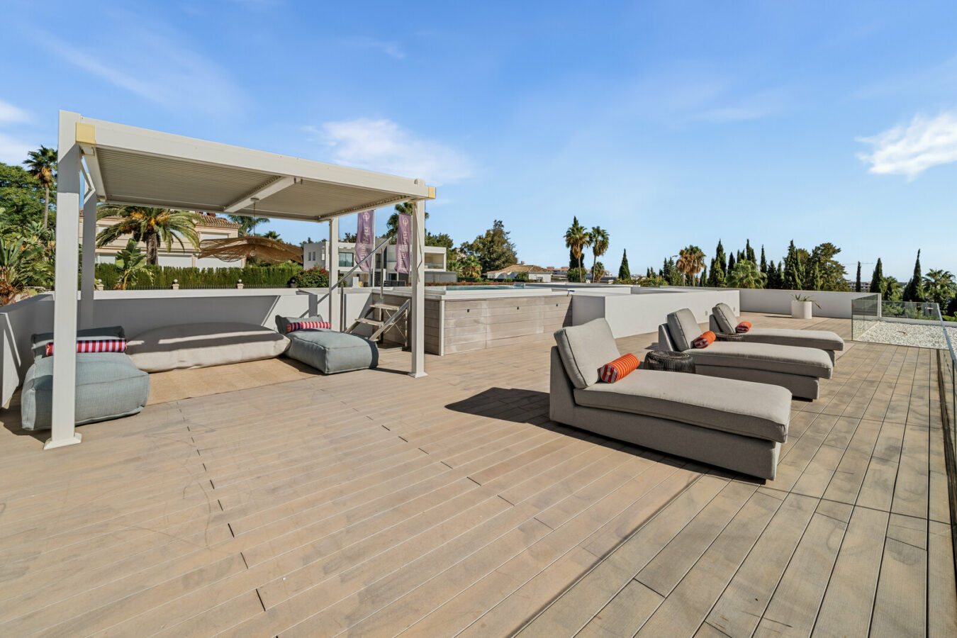 FOR SALE 🏡 New Frontline Golf Villa with Infinity Pool, Cinema and Rooftop Jacuzzi – Golf Valley, Nueva Andalucía, Marbella 🇪🇸