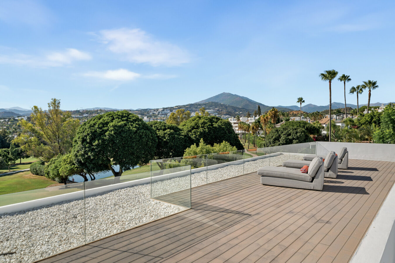 FOR SALE 🏡 New Frontline Golf Villa with Infinity Pool, Cinema and Rooftop Jacuzzi – Golf Valley, Nueva Andalucía, Marbella 🇪🇸
