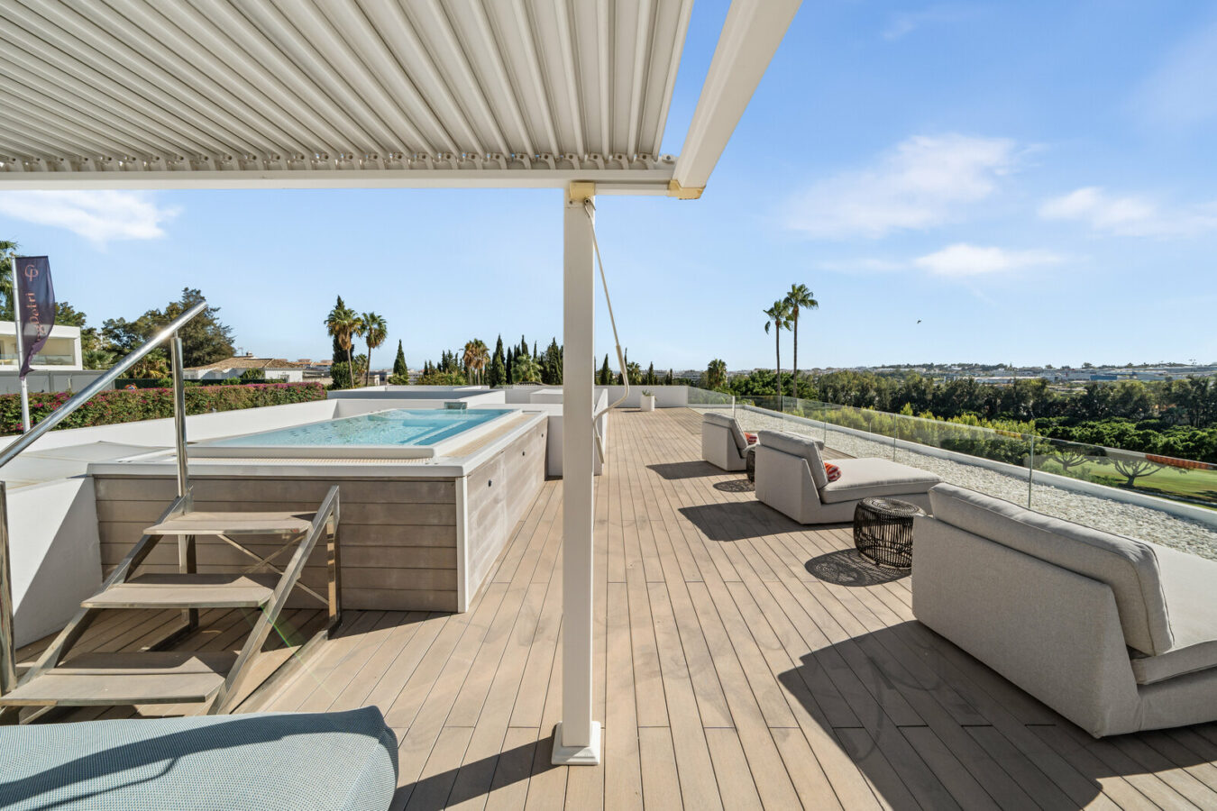 FOR SALE 🏡 New Frontline Golf Villa with Infinity Pool, Cinema and Rooftop Jacuzzi – Golf Valley, Nueva Andalucía, Marbella 🇪🇸