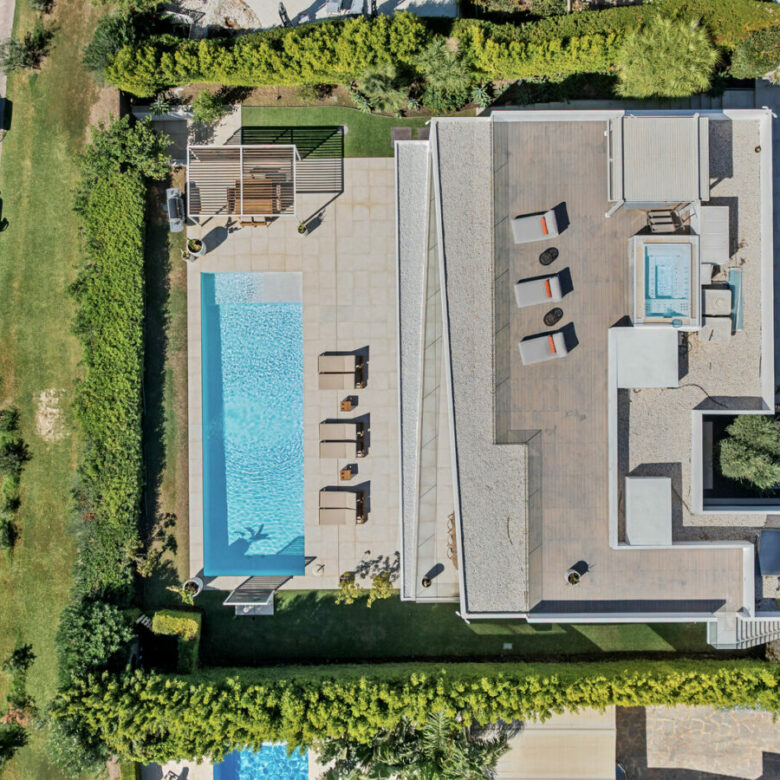 FOR SALE 🏡 New Frontline Golf Villa with Infinity Pool, Cinema and Rooftop Jacuzzi – Golf Valley, Nueva Andalucía, Marbella 🇪🇸