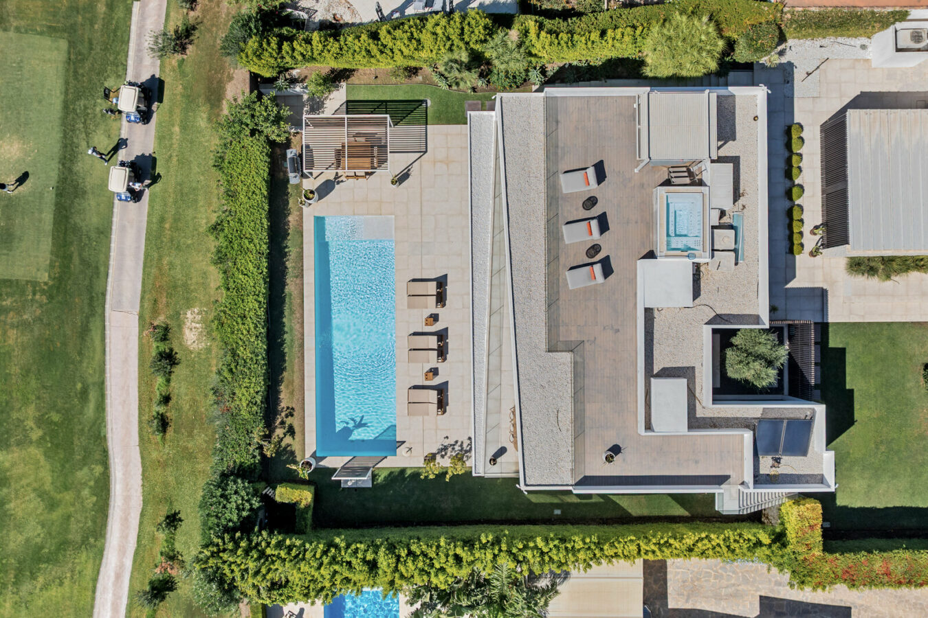 FOR SALE 🏡 New Frontline Golf Villa with Infinity Pool, Cinema and Rooftop Jacuzzi – Golf Valley, Nueva Andalucía, Marbella 🇪🇸