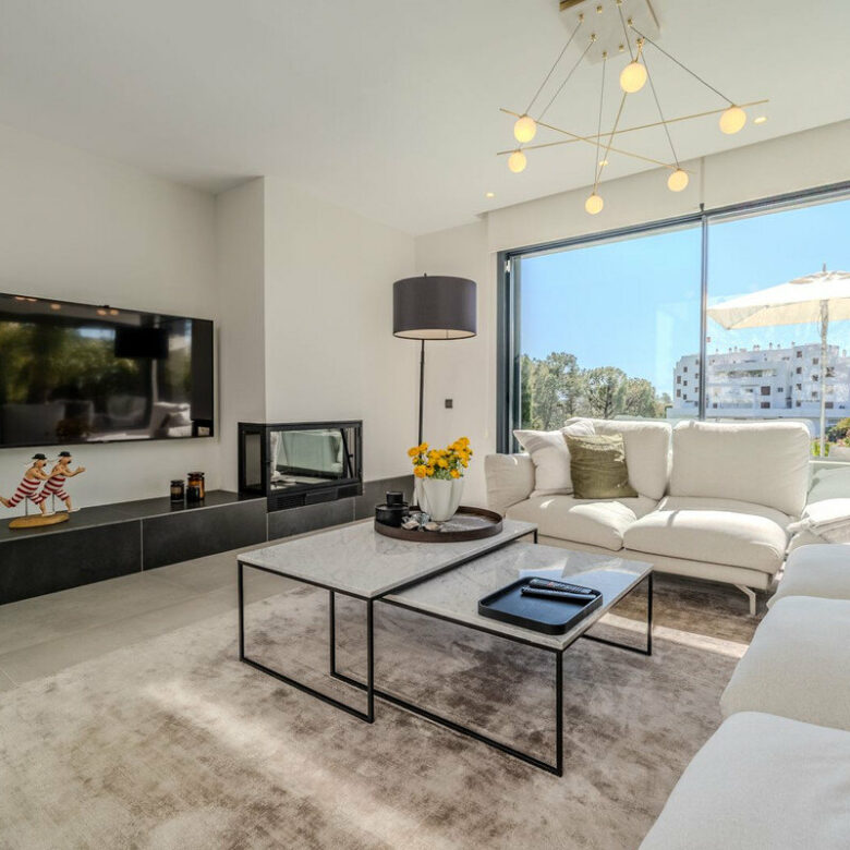 FOR SALE 🏡 Modern Four-Bedroom Villa with Infinity Pool and Sea Views – La Resina Golf, Estepona 🇪🇸