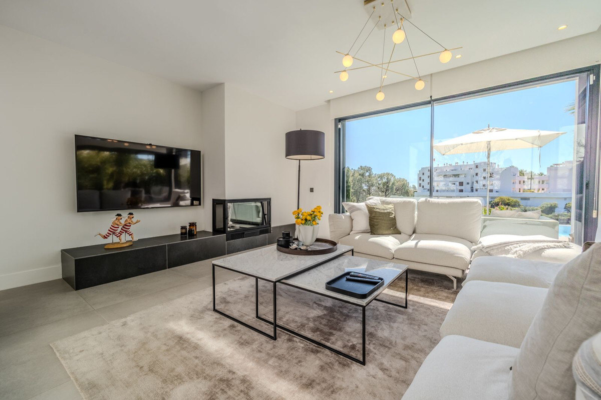 FOR SALE 🏡 Modern Four-Bedroom Villa with Infinity Pool and Sea Views – La Resina Golf, Estepona 🇪🇸