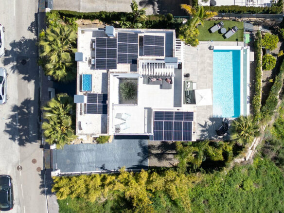 FOR SALE 🏡 Modern Four-Bedroom Villa with Infinity Pool and Sea Views – La Resina Golf, Estepona 🇪🇸