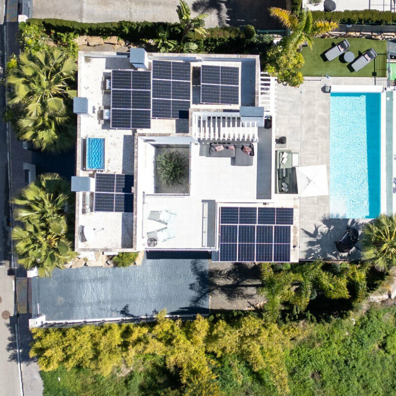 FOR SALE 🏡 Modern Four-Bedroom Villa with Infinity Pool and Sea Views – La Resina Golf, Estepona 🇪🇸