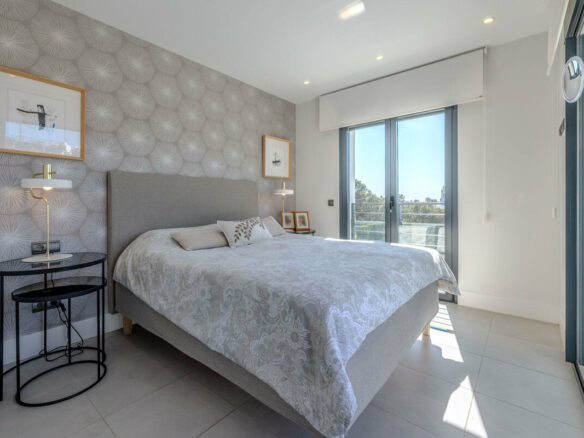 FOR SALE 🏡 Modern Four-Bedroom Villa with Infinity Pool and Sea Views – La Resina Golf, Estepona 🇪🇸