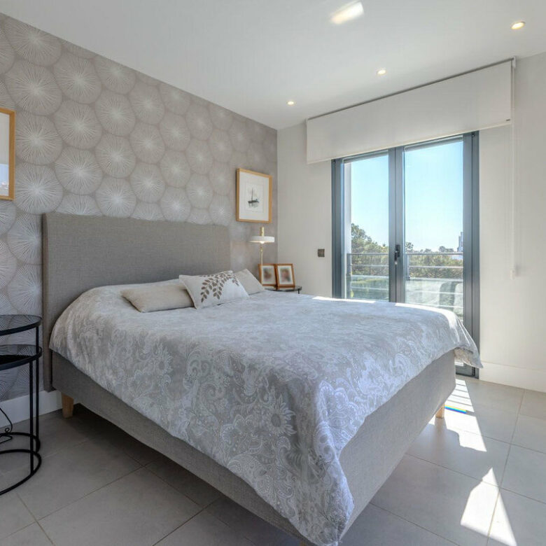 FOR SALE 🏡 Modern Four-Bedroom Villa with Infinity Pool and Sea Views – La Resina Golf, Estepona 🇪🇸