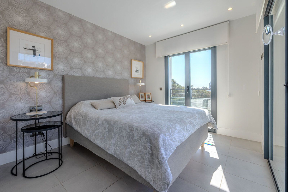 FOR SALE 🏡 Modern Four-Bedroom Villa with Infinity Pool and Sea Views – La Resina Golf, Estepona 🇪🇸