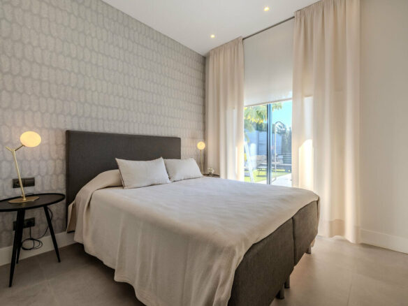 FOR SALE 🏡 Modern Four-Bedroom Villa with Infinity Pool and Sea Views – La Resina Golf, Estepona 🇪🇸