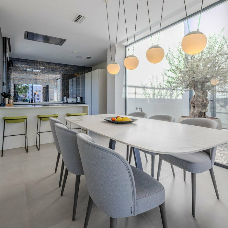 FOR SALE 🏡 Modern Four-Bedroom Villa with Infinity Pool and Sea Views – La Resina Golf, Estepona 🇪🇸